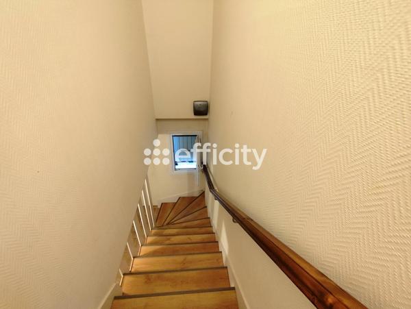 Maison
         8 pièces
        - 158 m²