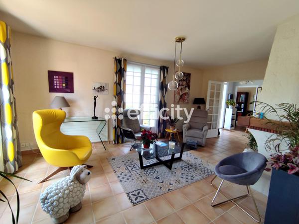 Maison
         8 pièces
        - 158 m²