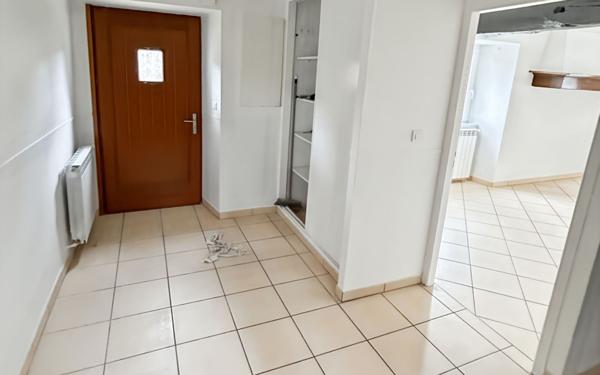 Maison à louer    5 pièces • 124,33 m2 Louhossoa