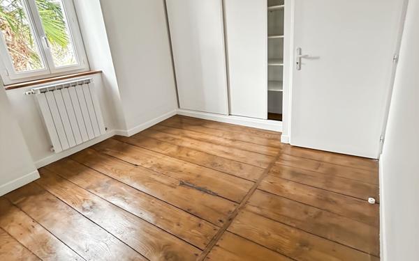 Maison à louer    5 pièces • 124,33 m2 Louhossoa