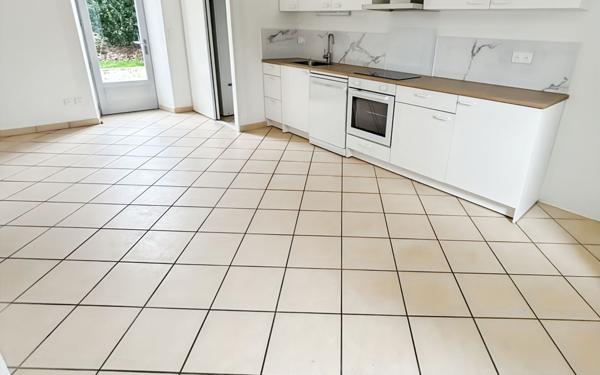 Maison à louer    5 pièces • 124,33 m2 Louhossoa