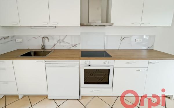 Maison à louer    5 pièces • 124,33 m2 Louhossoa