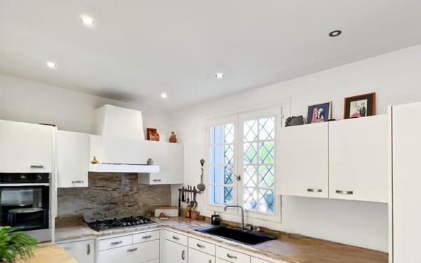 Maison à vendre    5 pièces •  Aix-en-Provence