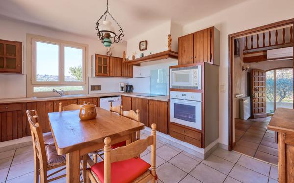 Maison à vendre    7 pièces • 181 m2 Manosque