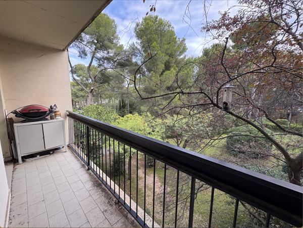 Marseille (13008) T4 rénové en pleine nature