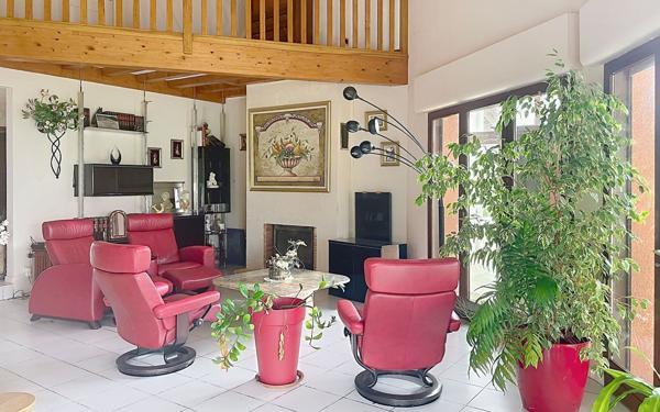 Maison à vendre    6 pièces • 230 m2 Lherm