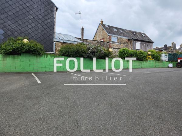 A LOUER - TINCHEBRAY , DANS RUE PASSANTE, LOCAL COMMERCIAL de 168 m³