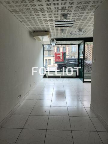 A LOUER - TINCHEBRAY , DANS RUE PASSANTE, LOCAL COMMERCIAL de 168 m³