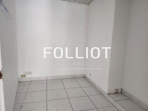 A LOUER - TINCHEBRAY , DANS RUE PASSANTE, LOCAL COMMERCIAL de 168 m³
