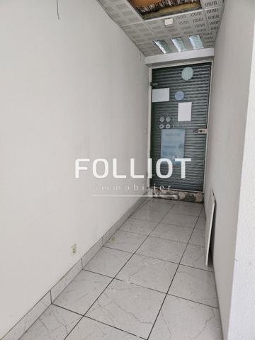 A LOUER - TINCHEBRAY , DANS RUE PASSANTE, LOCAL COMMERCIAL de 168 m³