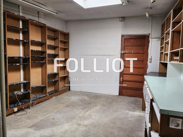 A LOUER - TINCHEBRAY , DANS RUE PASSANTE, LOCAL COMMERCIAL de 168 m³