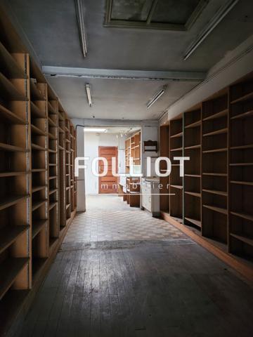 A LOUER - TINCHEBRAY , DANS RUE PASSANTE, LOCAL COMMERCIAL de 168 m³