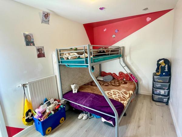 APPARTEMENT T4  -  76 M²  A  ATHIS-MONS - DPE C