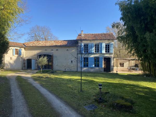 Ancien Moulin avec gîte et piscine