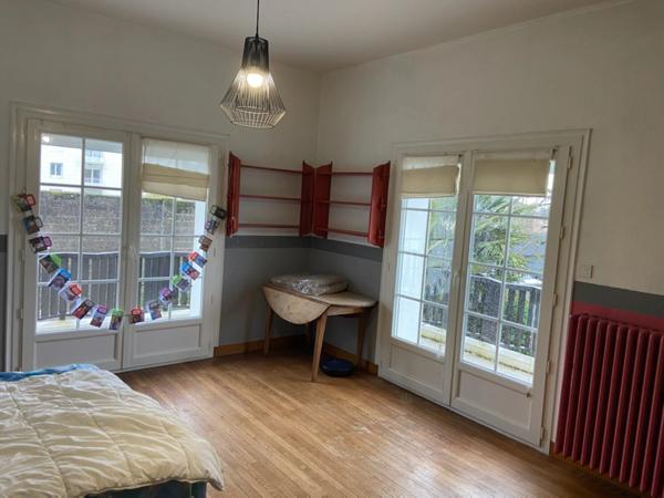 LUCON COEUR DE VILLE AGREABLE MAISON ART DECO 5 CHAMBRES AVEC PISCINE ET ANNEXES SUR 1296M² CLOS