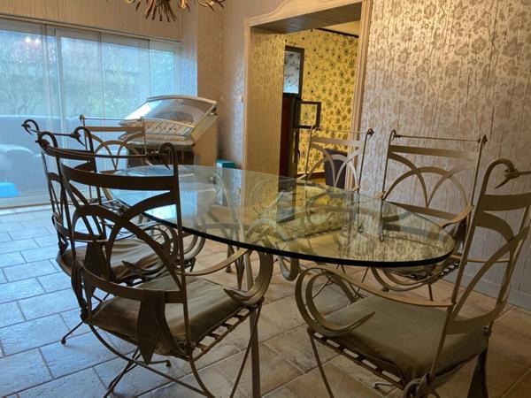 LUCON COEUR DE VILLE AGREABLE MAISON ART DECO 5 CHAMBRES AVEC PISCINE ET ANNEXES SUR 1296M² CLOS