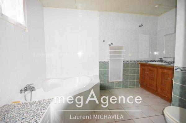 Maison à VILLENEUVE-LES-BEZIERS, 34420 - 6 pièces 175m²