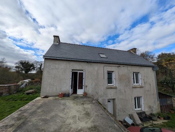 LOCMALO EN CAMPAGNE JOLIE PROPRETE EN PARTIE RESTAUREE DE 90 M² ENVIRON AVEC DEPENDANCES A RENOVER UN PUITS UNE PARCELLE DE 1 HECTARE 09 ARES 21 CENTIARES