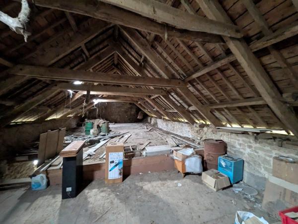 LOCMALO EN CAMPAGNE JOLIE PROPRETE EN PARTIE RESTAUREE DE 90 M² ENVIRON AVEC DEPENDANCES A RENOVER UN PUITS UNE PARCELLE DE 1 HECTARE 09 ARES 21 CENTIARES