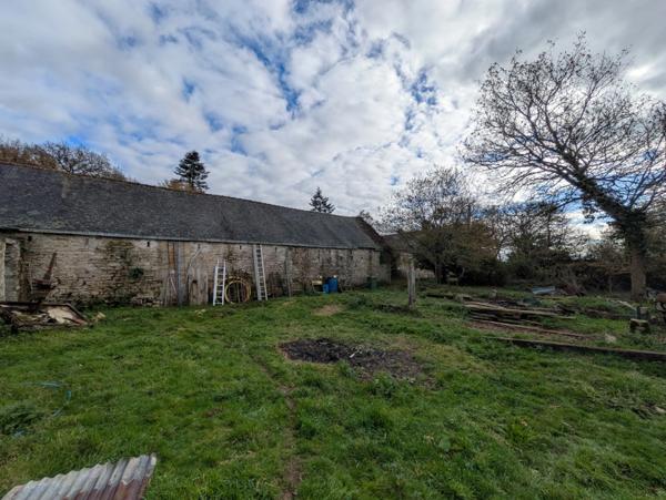 LOCMALO EN CAMPAGNE JOLIE PROPRETE EN PARTIE RESTAUREE DE 90 M² ENVIRON AVEC DEPENDANCES A RENOVER UN PUITS UNE PARCELLE DE 1 HECTARE 09 ARES 21 CENTIARES