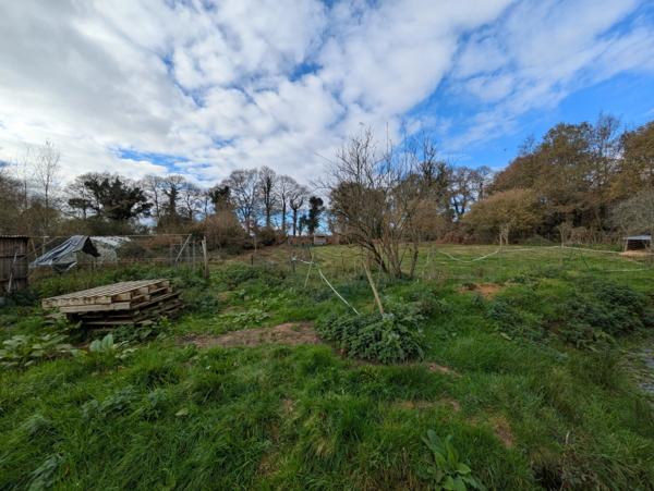 LOCMALO EN CAMPAGNE JOLIE PROPRETE EN PARTIE RESTAUREE DE 90 M² ENVIRON AVEC DEPENDANCES A RENOVER UN PUITS UNE PARCELLE DE 1 HECTARE 09 ARES 21 CENTIARES