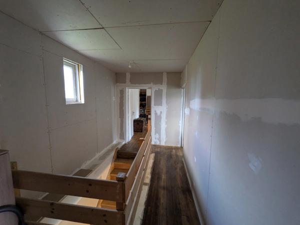 LOCMALO EN CAMPAGNE JOLIE PROPRETE EN PARTIE RESTAUREE DE 90 M² ENVIRON AVEC DEPENDANCES A RENOVER UN PUITS UNE PARCELLE DE 1 HECTARE 09 ARES 21 CENTIARES