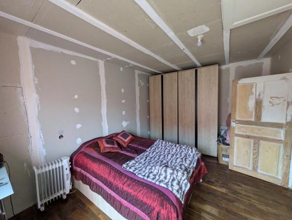 LOCMALO EN CAMPAGNE JOLIE PROPRETE EN PARTIE RESTAUREE DE 90 M² ENVIRON AVEC DEPENDANCES A RENOVER UN PUITS UNE PARCELLE DE 1 HECTARE 09 ARES 21 CENTIARES