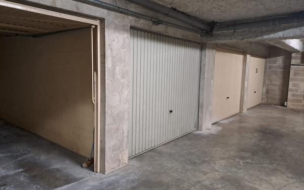 Stationnement à louer