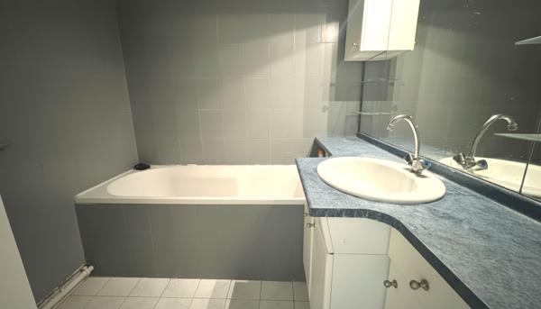 F3 agréable à vivre avec balcon, cave et stationnement