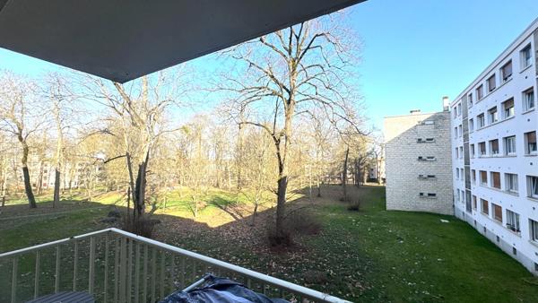 F3 agréable à vivre avec balcon, cave et stationnement