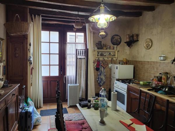 Maison de ville à rafraichir dans le centre de Le Blanc