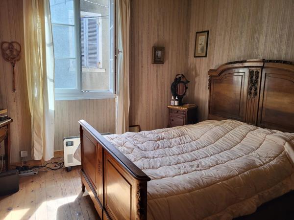 Maison de ville à rafraichir dans le centre de Le Blanc