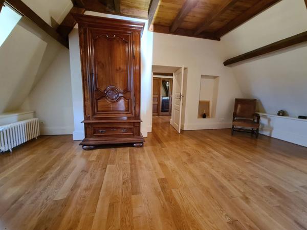 Manoir renové avec lac et pâturages