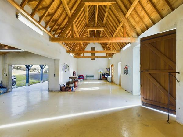 Manoir renové avec lac et pâturages