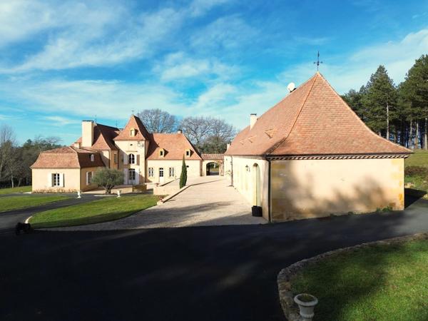 Manoir renové avec lac et pâturages
