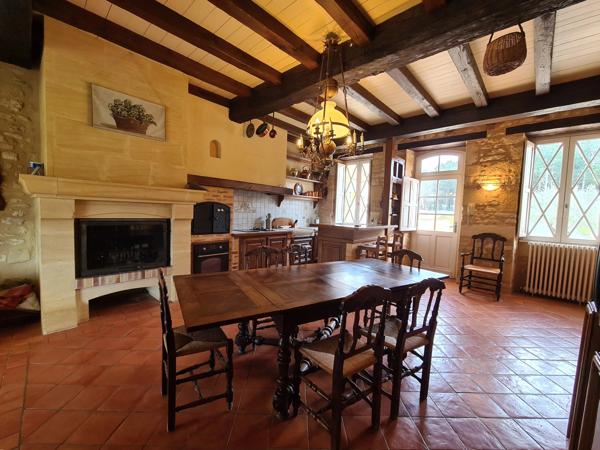 Manoir renové avec lac et pâturages