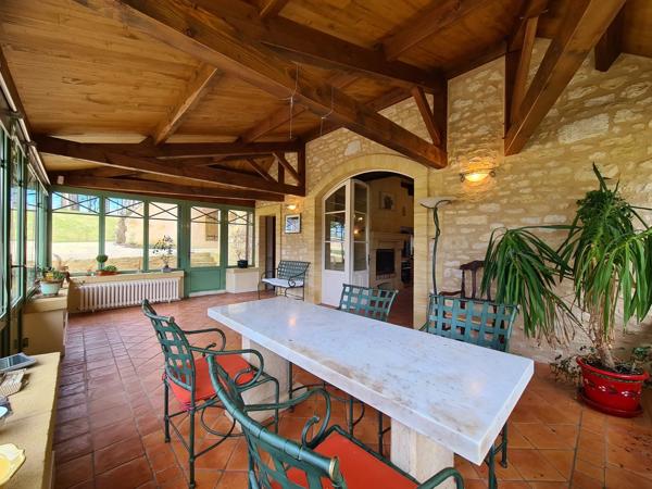 Manoir renové avec lac et pâturages