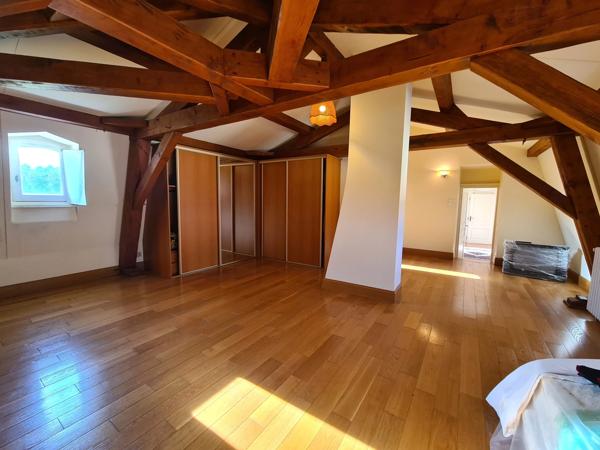Manoir renové avec lac et pâturages