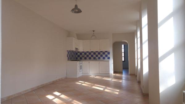 Appartement 3 pièces d'environ 65 m² à louer à CARPENTRAS (84200).