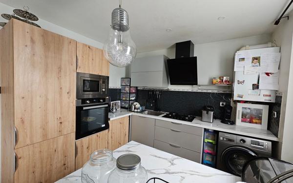 Appartement à vendre    3 pièces • 66,23 m2 Saint-Étienne