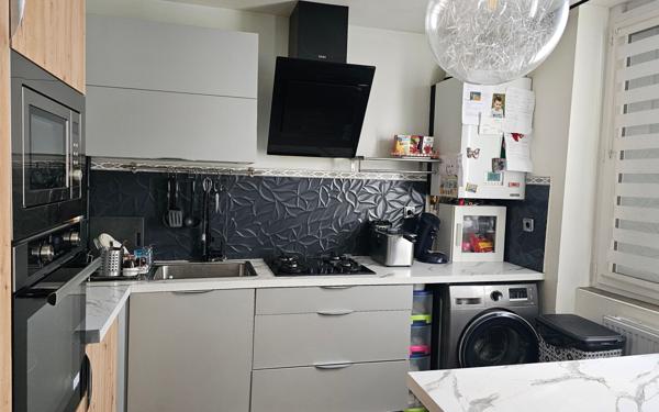 Appartement à vendre    3 pièces • 66,23 m2 Saint-Étienne