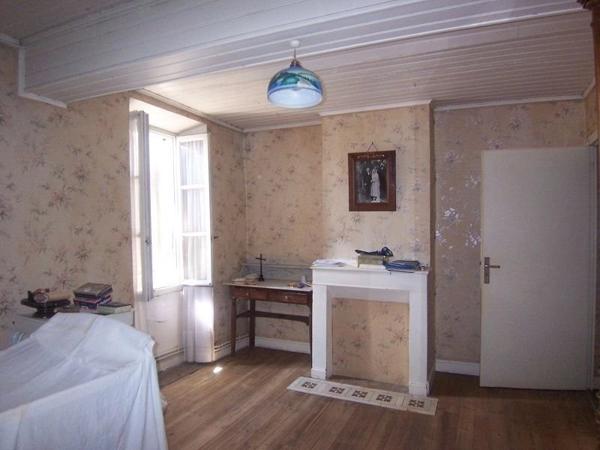 Propriété au bord d'une route fréquentée, idéale pour activité professionnelle