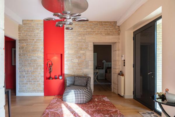 Maison d’exception, non mitoyenne, sur terrain arboré de plus de 1 800 m² avec piscine