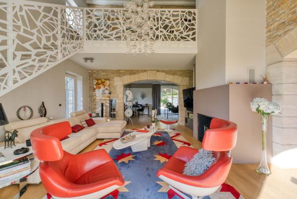 Maison d’exception, non mitoyenne, sur terrain arboré de plus de 1 800 m² avec piscine