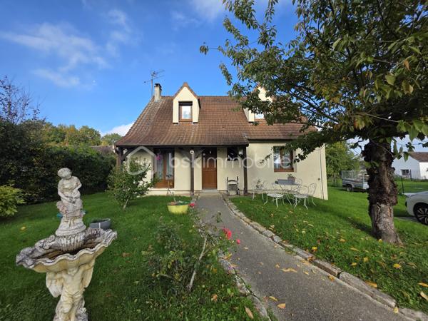 Découvrez ce magnifique pavillon individuel situé dans un cadre paisible à Villemaréchal. 
Cette maison spacieuse sur sous-sol total offre un espace de vie confortable et fonctionnel, parfait pour une famille.

Caractéristiques de la maison :
Entrée accueillante donnant sur  salon séjour
Cuisine équipée et aménagée pour des moments de convivialité
2 chambres en rez-de-chaussée pour un accès facilité
Salle d’eau moderne et toilettes indépendants
À l’étage, 3 chambres supplémentaires et une salle d’eau avec toilettes, offrant ainsi un bel espace pour toute la famille
Sous-sol total compartimenté, idéal pour le rangement ou l’aménagement selon vos envies

Extérieur :
Terrain plat, clos et arboré, parfait pour profiter des journées ensoleillées avec jolie terrasse pour agrandir vos espace de vie sur l'extérieur 
Idéal pour les enfants ou les animaux de compagnie

Confort et économies d’énergie :
Chauffage au bois avec insert fermé et chauffage central au gaz
Double vitrage pour une meilleure isolation
Isolation extérieure récemment effectuée

Ne manquez pas cette opportunité de devenir propriétaire d’une maison spacieuse et bien située à Villemaréchal. Pour plus d’informations ou pour organiser une visite, hésiter pas à me contacter !! /