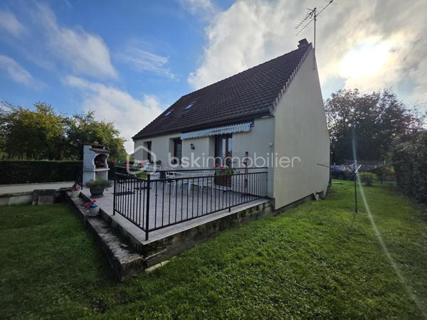 Découvrez ce magnifique pavillon individuel situé dans un cadre paisible à Villemaréchal. 
Cette maison spacieuse sur sous-sol total offre un espace de vie confortable et fonctionnel, parfait pour une famille.

Caractéristiques de la maison :
Entrée accueillante donnant sur  salon séjour
Cuisine équipée et aménagée pour des moments de convivialité
2 chambres en rez-de-chaussée pour un accès facilité
Salle d’eau moderne et toilettes indépendants
À l’étage, 3 chambres supplémentaires et une salle d’eau avec toilettes, offrant ainsi un bel espace pour toute la famille
Sous-sol total compartimenté, idéal pour le rangement ou l’aménagement selon vos envies

Extérieur :
Terrain plat, clos et arboré, parfait pour profiter des journées ensoleillées avec jolie terrasse pour agrandir vos espace de vie sur l'extérieur 
Idéal pour les enfants ou les animaux de compagnie

Confort et économies d’énergie :
Chauffage au bois avec insert fermé et chauffage central au gaz
Double vitrage pour une meilleure isolation
Isolation extérieure récemment effectuée

Ne manquez pas cette opportunité de devenir propriétaire d’une maison spacieuse et bien située à Villemaréchal. Pour plus d’informations ou pour organiser une visite, hésiter pas à me contacter !! /