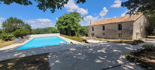 Propriété isolée avec 2 gîtes et piscine sur plus de 4 hectares