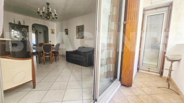 Appartement T3 – Résidence Le Phénicia – 66 m² traversant avec balcons – À deux pas du Vieux-Port