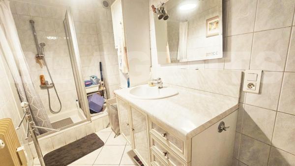 Appartement T3 – Résidence Le Phénicia – 66 m² traversant avec balcons – À deux pas du Vieux-Port