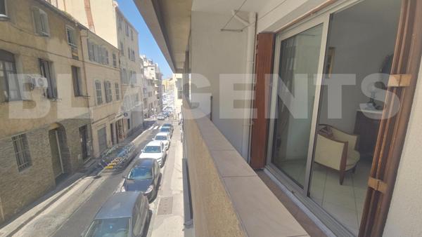 Appartement T3 – Résidence Le Phénicia – 66 m² traversant avec balcons – À deux pas du Vieux-Port